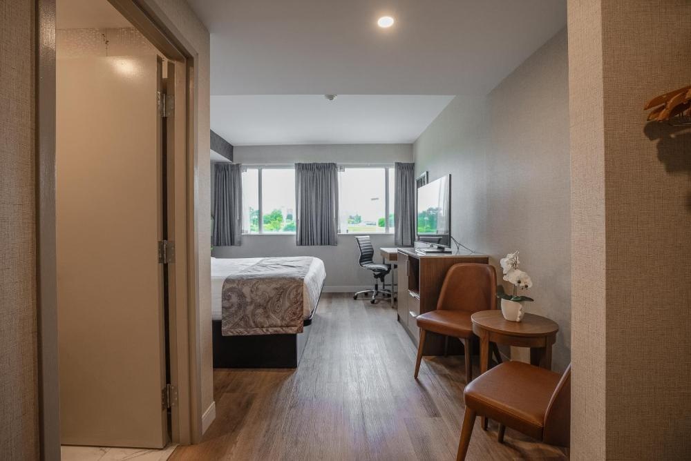 Monte Carlo Inns Oakville Suites